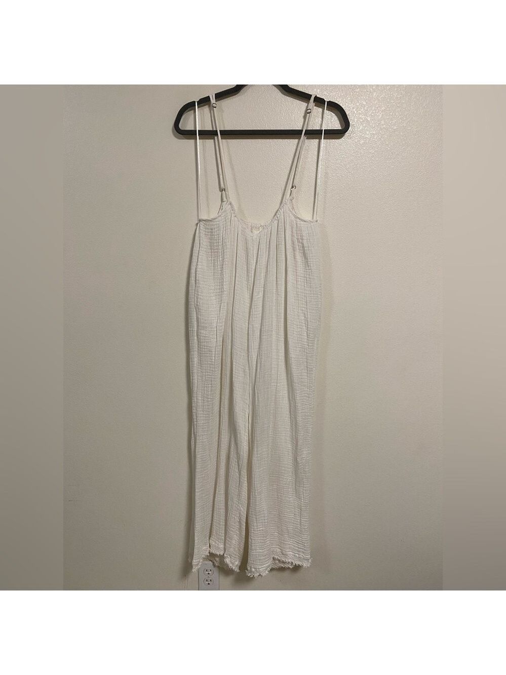 By Anthropologists Women’s Size Medium White Gauzy Pull on Wide leg Jumpsuit